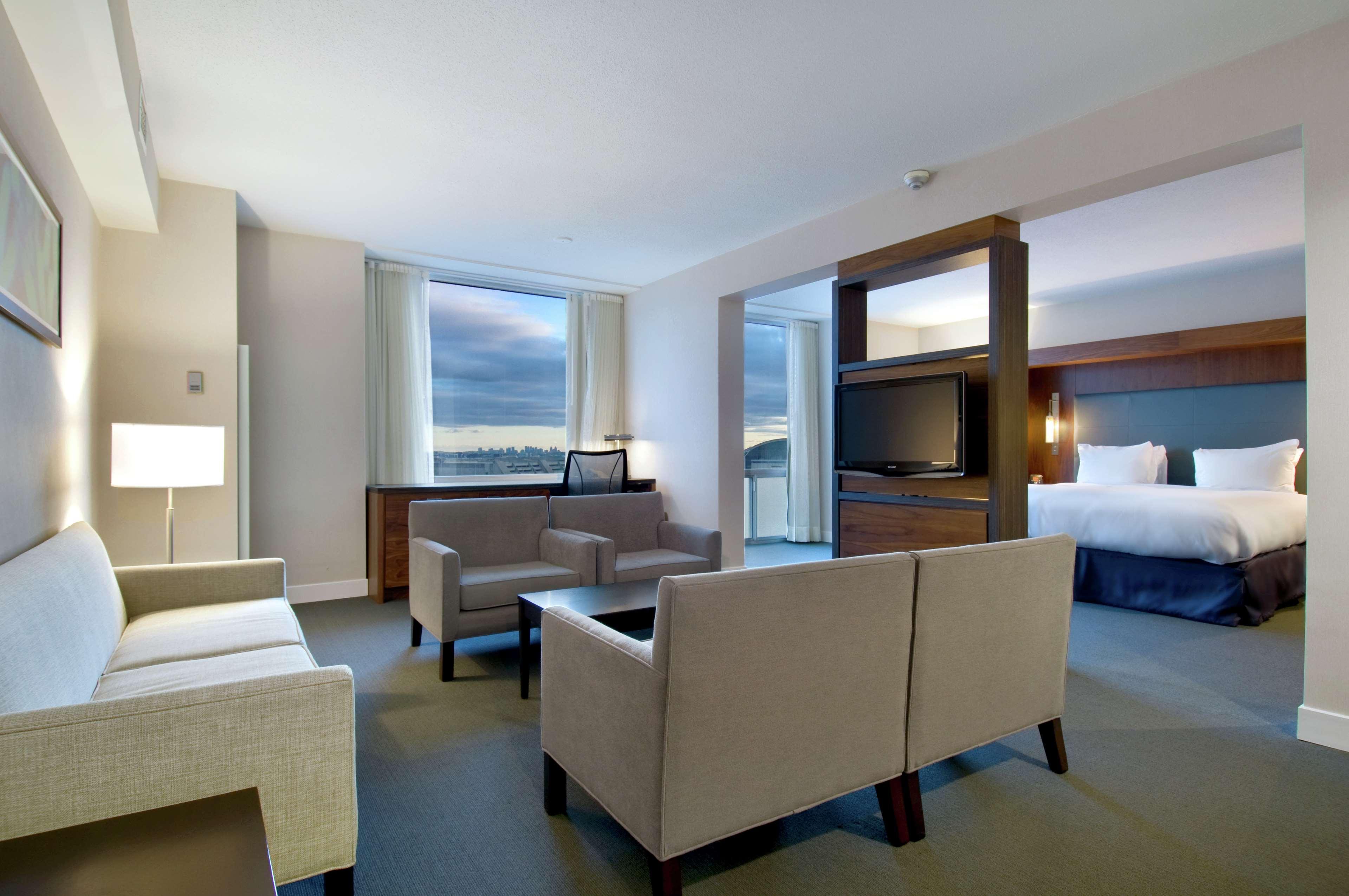 Hilton Toronto Airport Hotel & Suites Миссиссага Номер фото