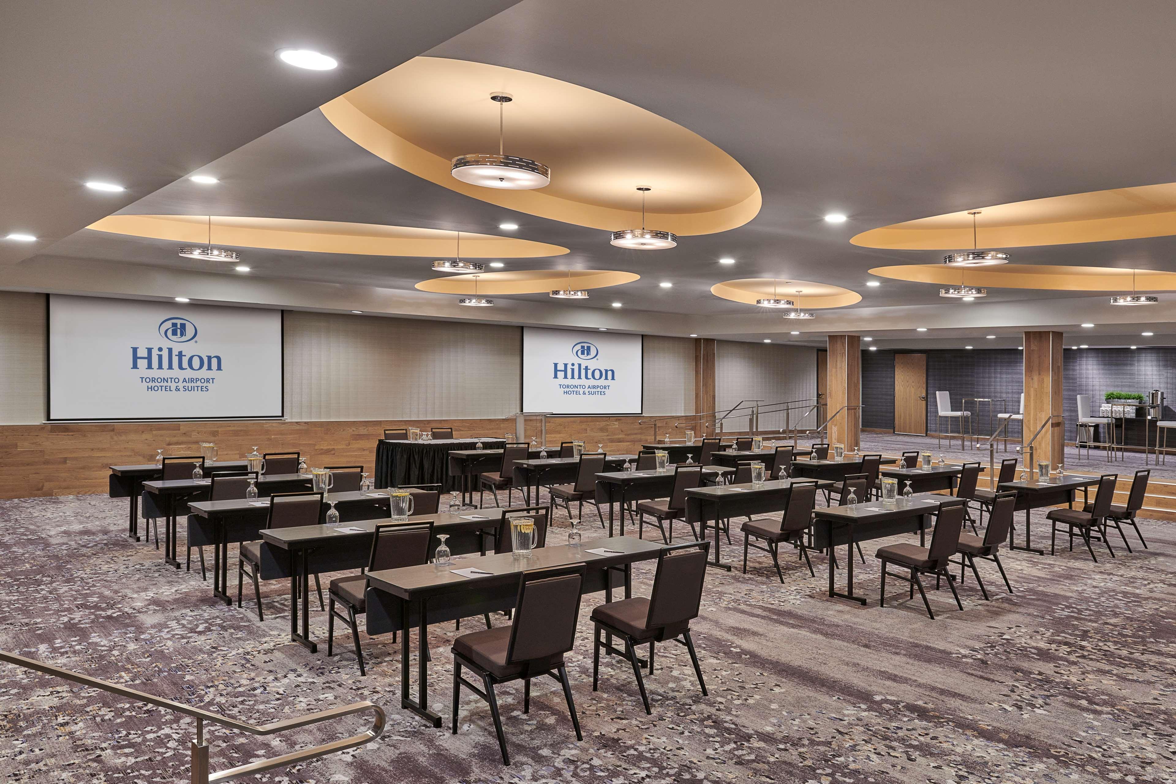 Hilton Toronto Airport Hotel & Suites Миссиссага Экстерьер фото